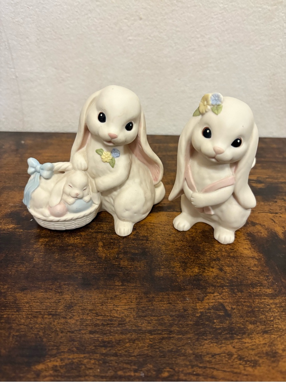 VTG 1999 Ceramic Lovin Bunnies Easter Spring Bunny set of 2 figurines 4in tall